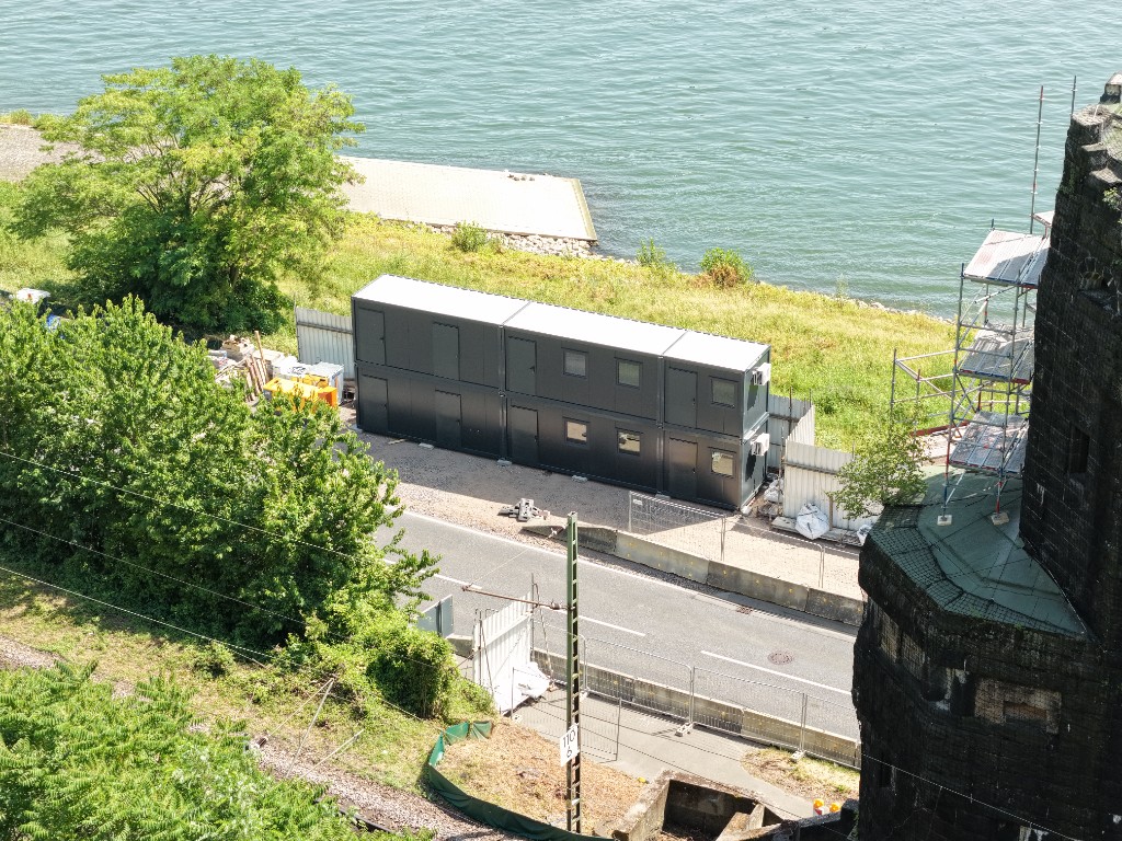 Villex Baucontainer als Baustelleneinrichtung auf dem Gelände
