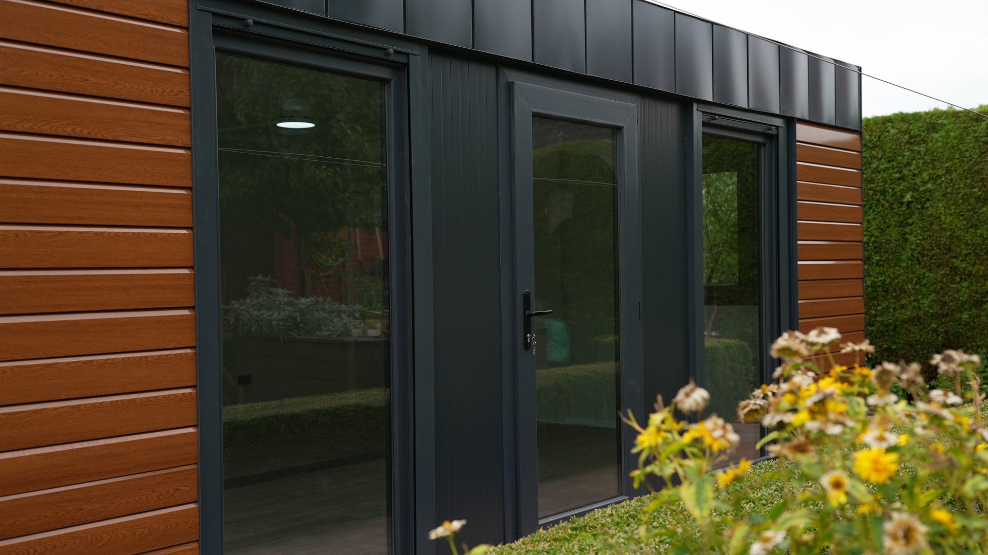 Wohnmodul mit Wood und Glas in Walchum